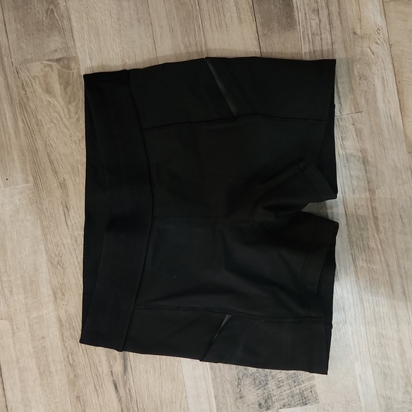 Lululemon shorts - Picture 1 of 3